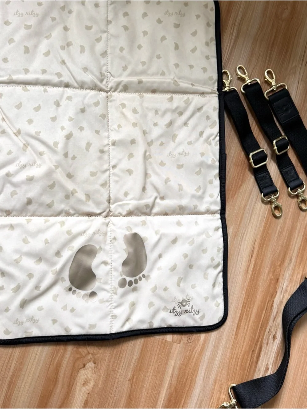 Itzy Ritzy Dream Convertible diaper bag black EUC